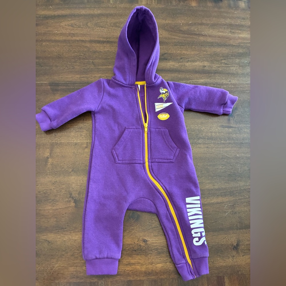 Minnesota Vikings Sleeper Baby Outfit 3-6 Months Purple Full Zip Hooded